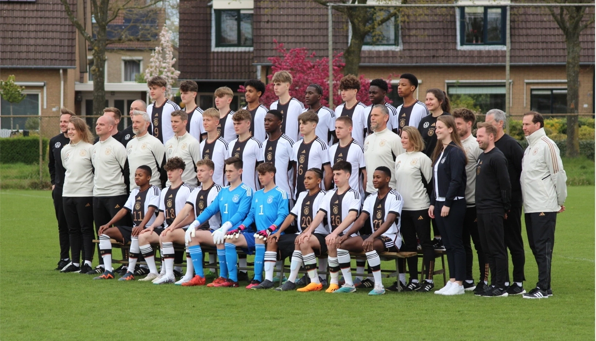 Das PESM Team gratuliert Julian Schuster U15  zum 1. Länderspiel gegen die Niederlande