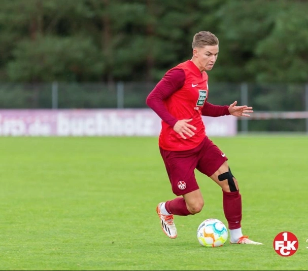 Marco Müller gewinnt mit der U21 das Stadtderby